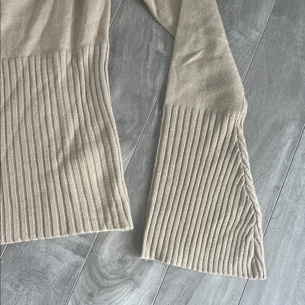 Talula Aritzia Sweater - Picture 3 of 7